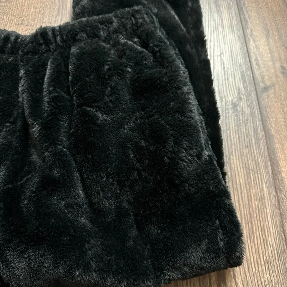 Harper Black Fleece Kids Shorts - Picture 3 of 5